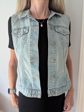 GAP Light Wash Denim Vest - Classic Sleeveless Jean Jacket